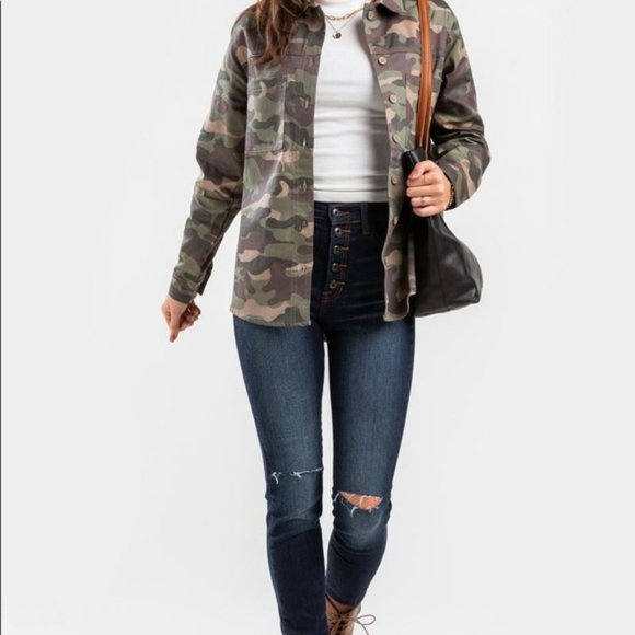 NEW FRANCESCA'S Sandra CAMO BUTTON UP SHIRT - Picture 4 of 6
